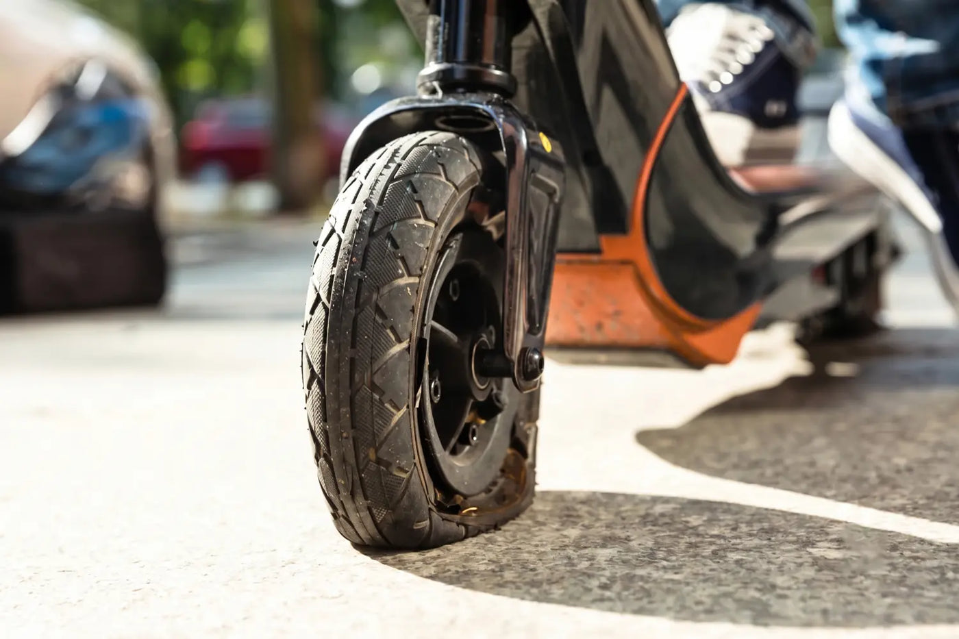 E-Scooter Reifen wechseln: Schlauch & Tubeless